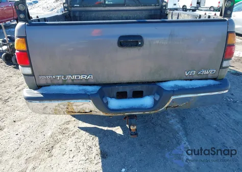 2000 Toyota Tundra Sr5 V8 z USA, uszkodzony, nr VIN 5TBBT4417YS082028